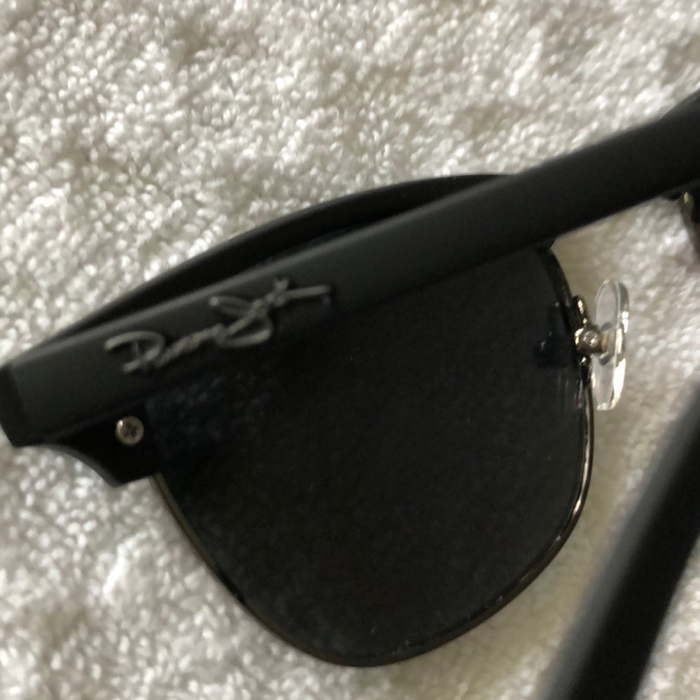 🏵2/$35🏵 Fashion Sunglasses - Picture 6 of 11
